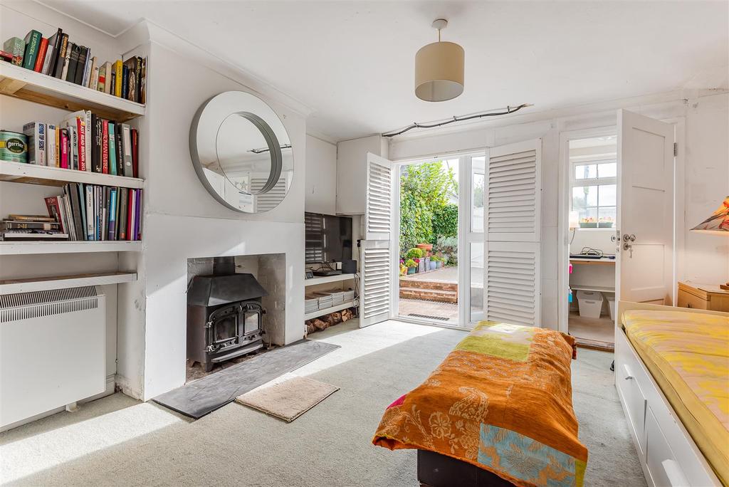 North Stroud Lane, Petersfield 2 bed terraced house £295,000