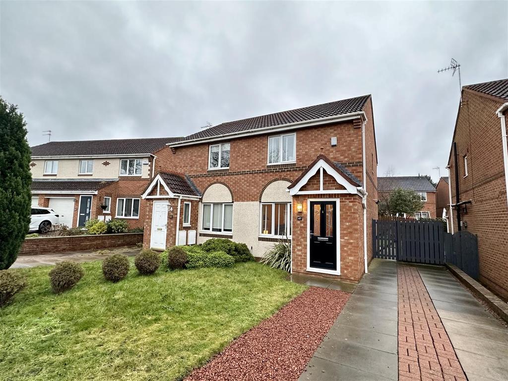Forfar Close, Darlington 2 bed semidetached house £150,000