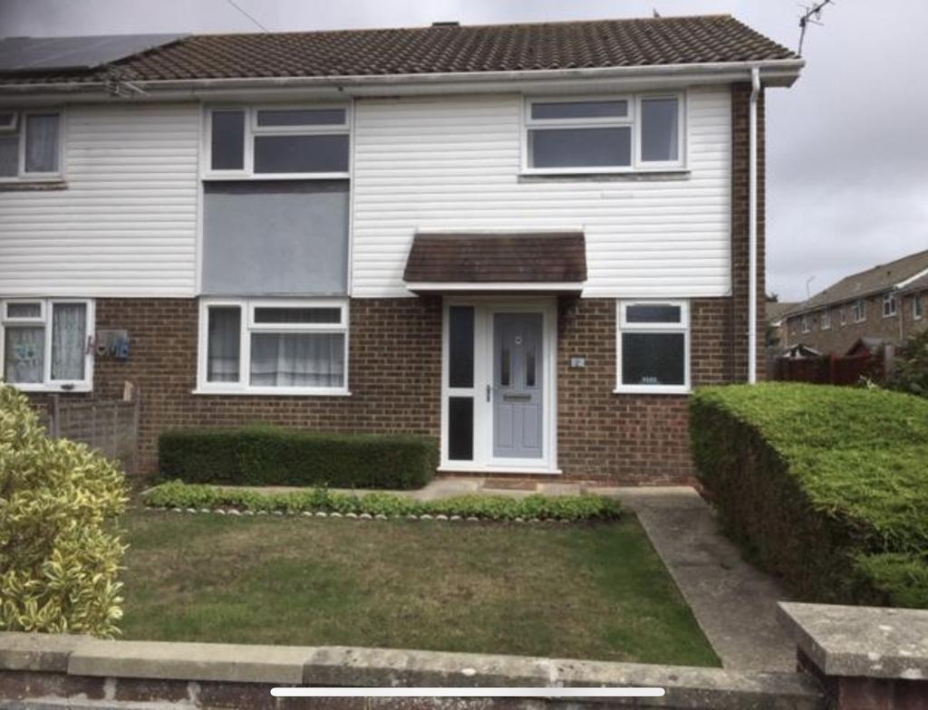 Stockley Close, Holbury SO45 3 bed semidetached house £1,125 pcm (£260 pw)