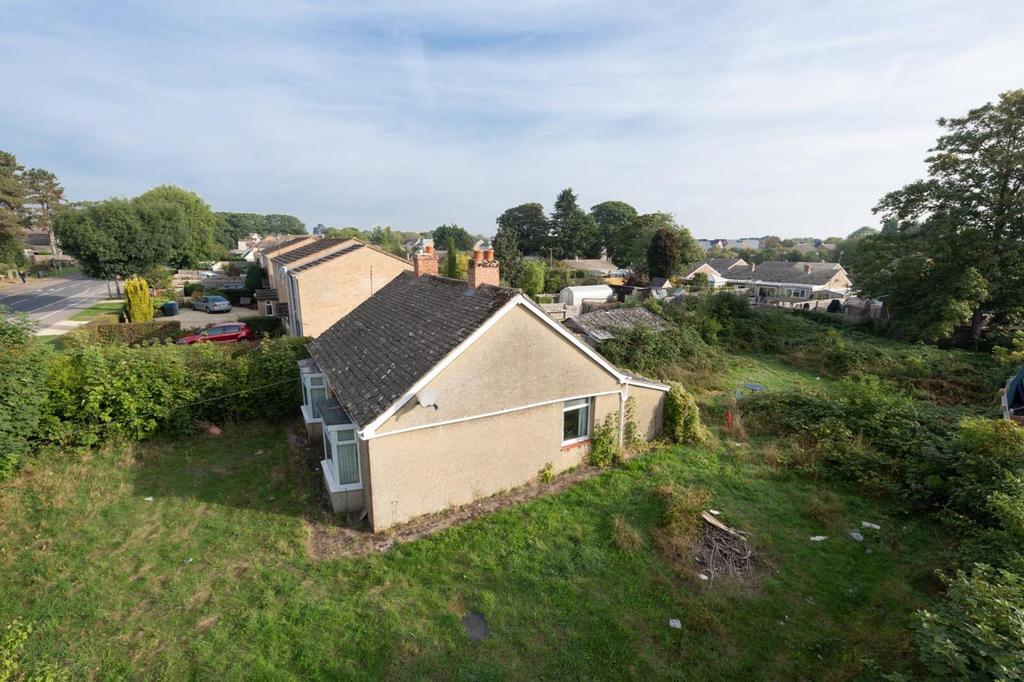 Burford Road, Carterton, OX18 2 bed detached bungalow £375,000