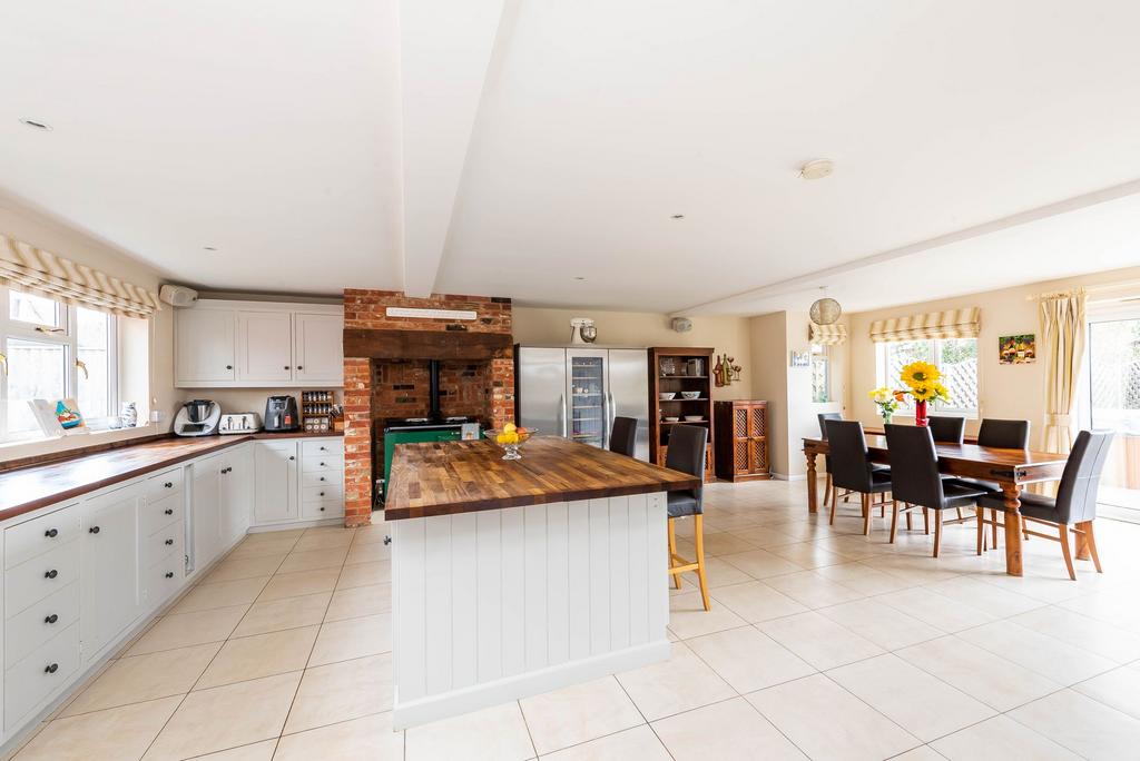 Kitchen / Breakfast Room