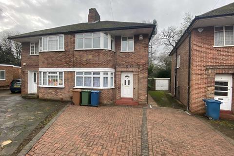 3 bedroom semi-detached house to rent, Peters Close, Stanmore