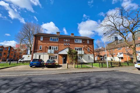 2 bedroom apartment to rent, Conmere Square, Hulme, Manchester. M15 6DE