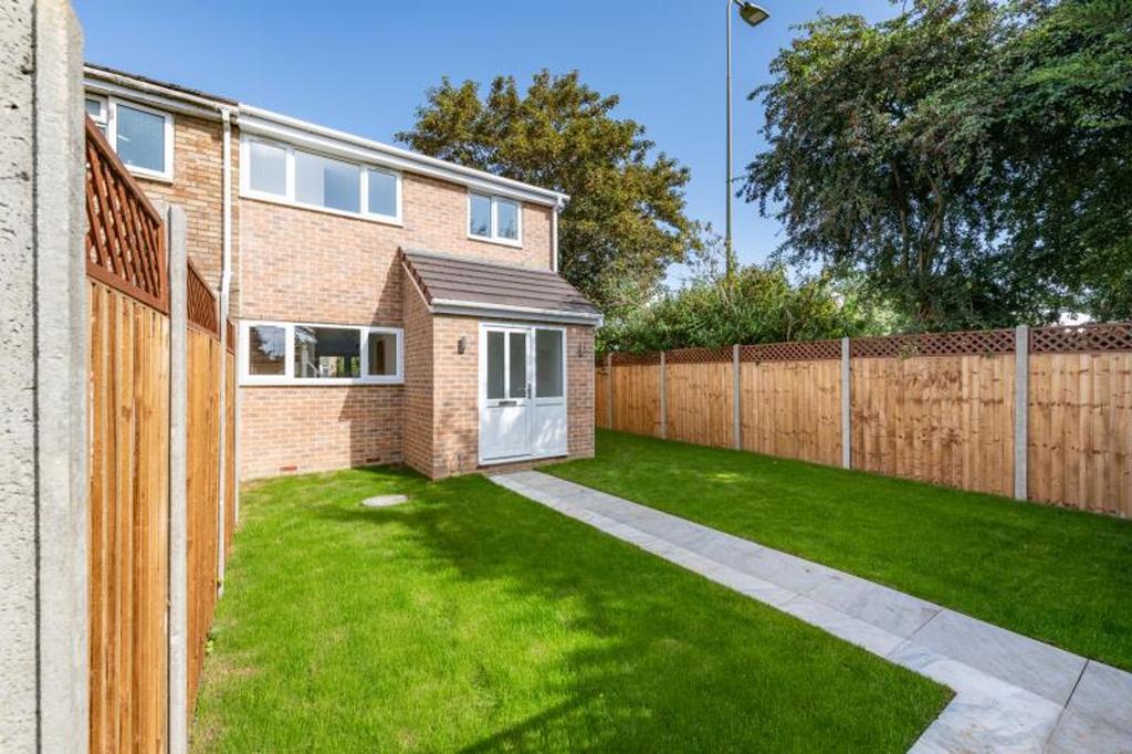 Colwell Drive, Witney, OX28 3 bed terraced house £345,000