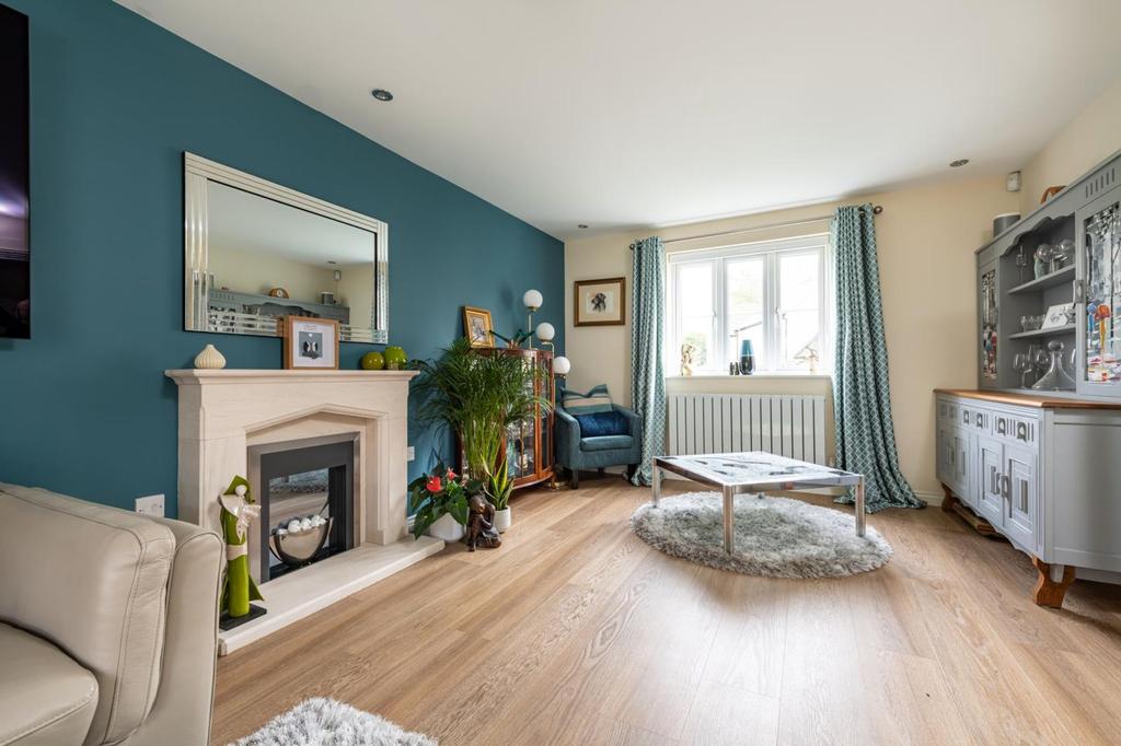Hazeldene Close, Eynsham, OX29 4 bed detached house £720,000