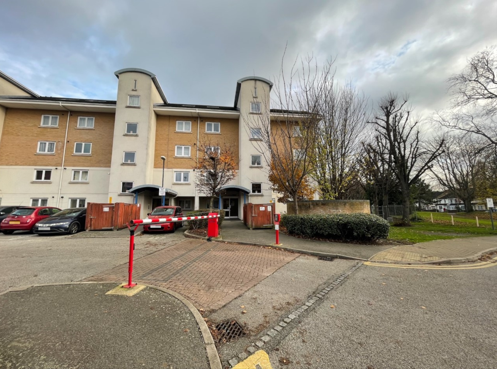 Macarthur Close, Erith, Kent 2 bed ground floor flat for sale £222,500