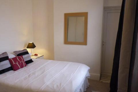 4 bedroom end of terrace house to rent, Cheltenham Street, Barrow-in-Furness, Cumbria, LA14