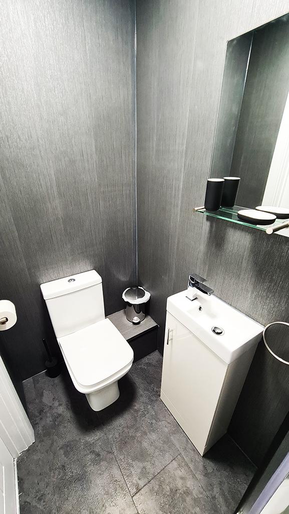 Room 3 Ensuite 1-2