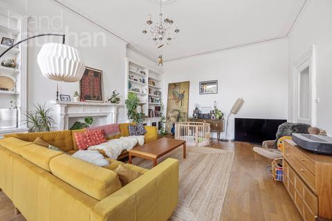 2 bedroom flat to rent, Lewes Crescent, Brighton, BN2