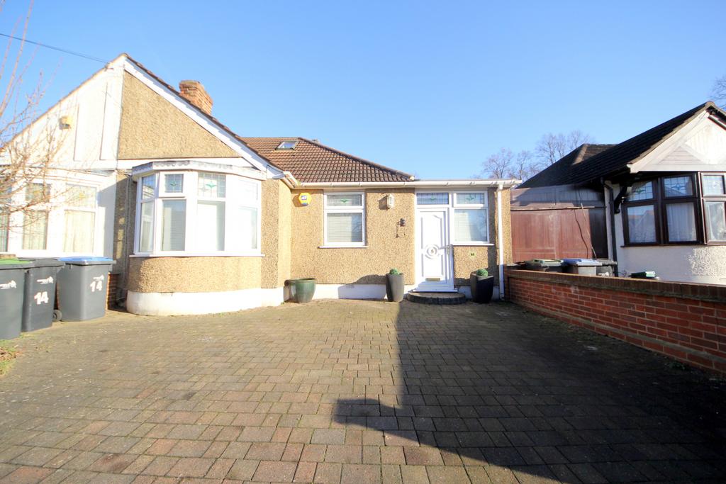 Galliard Road, Edmonton N9 4 bed bungalow £2,300 pcm (£531 pw)