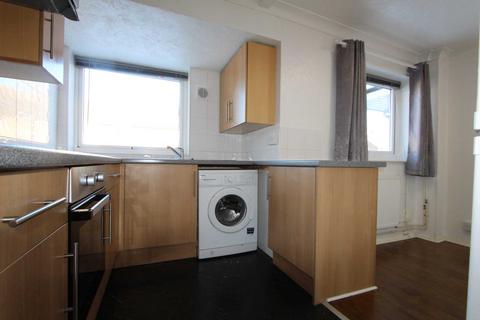 2 bedroom terraced house to rent, Cross Green, Basildon