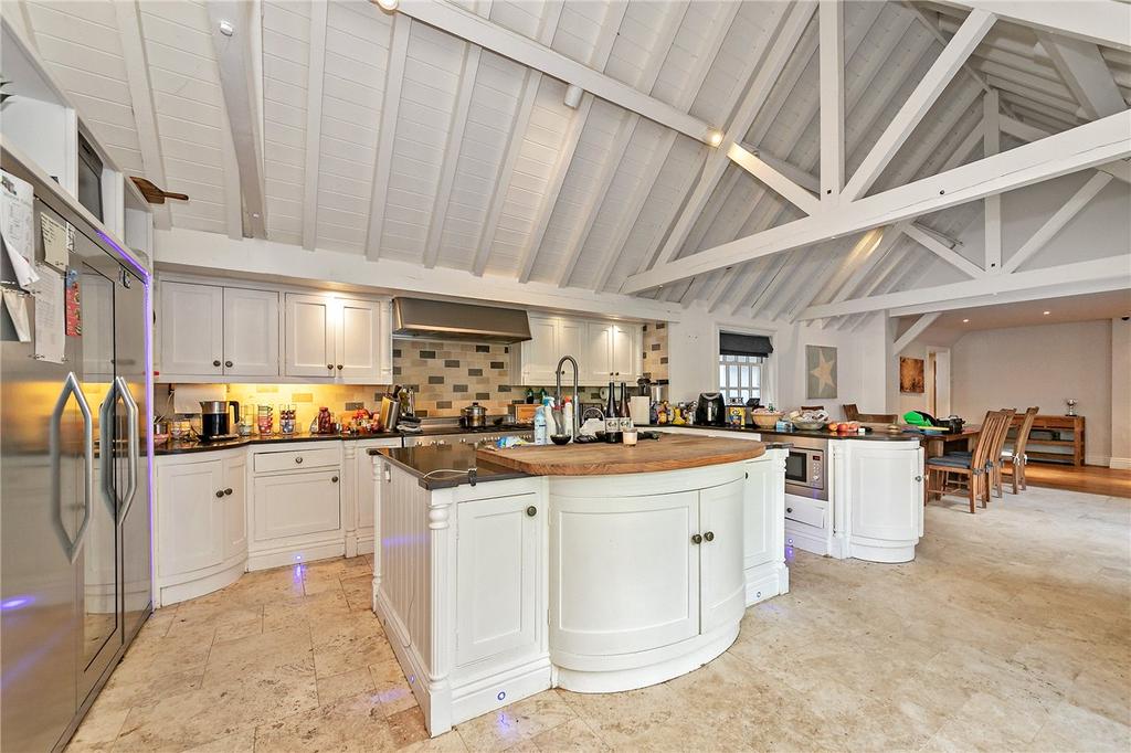 Kitchen &amp; Breakfast