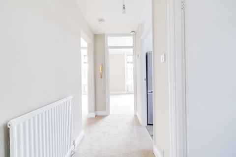 2 bedroom apartment to rent, Upper Richmond Road, London, SW15