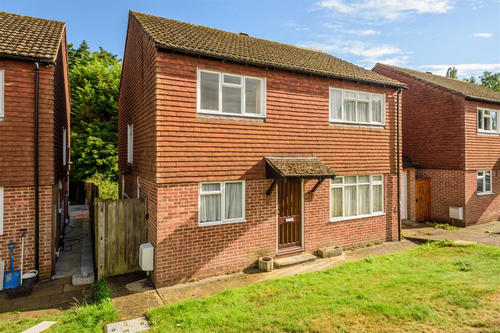 Cavalier Close, Midhurst, GU29 4 bed detached house £525,000