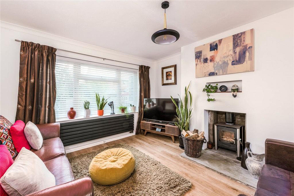 New Road, Oundle, Peterborough, PE8 3 bed detached house £330,000