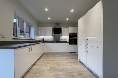 4 bedroom detached house to rent, Gardiner View, Oadby, LE2