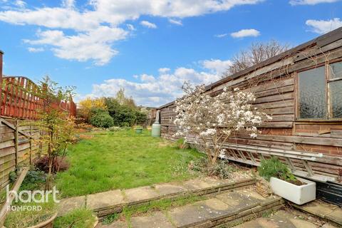 54 Garry Way, Romford, RM1 4YX