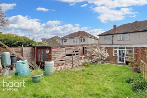 54 Garry Way, Romford, RM1 4YX