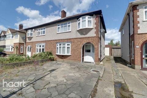 54 Garry Way, Romford, RM1 4YX