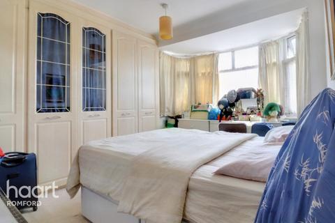 4 Barton Avenue, Romford, RM7 0ND