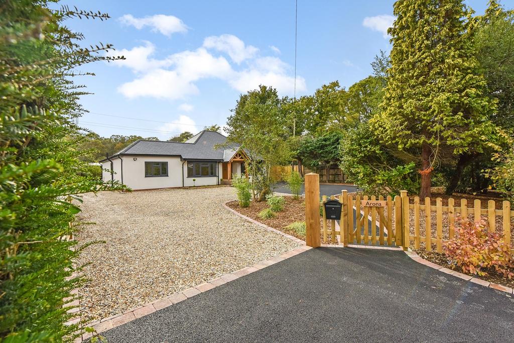 Pooks Green, Marchwood, Southampton, SO40 4 bed bungalow for sale £