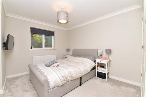 10 Glengarry, New Milton, BH25 6UA