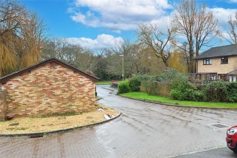 10 Glengarry, New Milton, BH25 6UA