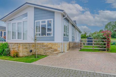2 bedroom detached bungalow for sale - Yarwell Mill, Yarwell, PE8