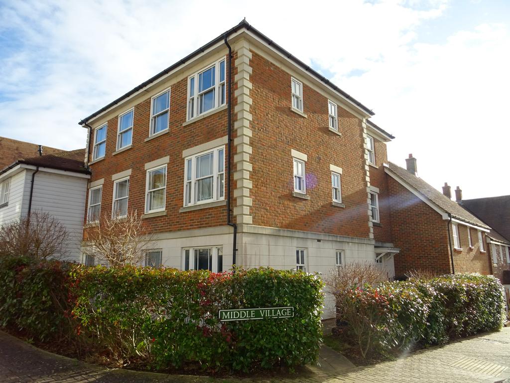 Middle Village, Haywards Heath, RH16 2 bed flat £1,150 pcm (£265 pw)