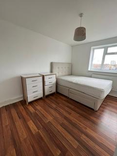 2 bedroom flat to rent, 2 Bedroom Flat Turner Avenue London, N15