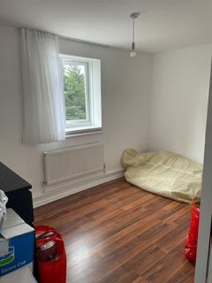 2 bedroom flat to rent, 2 Bedroom Flat Turner Avenue London, N15