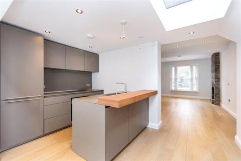 3 bedroom terraced house to rent - Orbain Road, Fulham, London, SW6