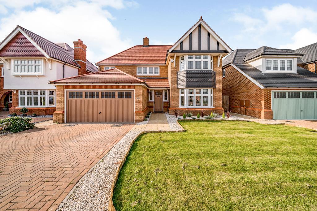 Buckthorn Mews, Weston Turville, HP22 4 bed detached house £2,600 pcm