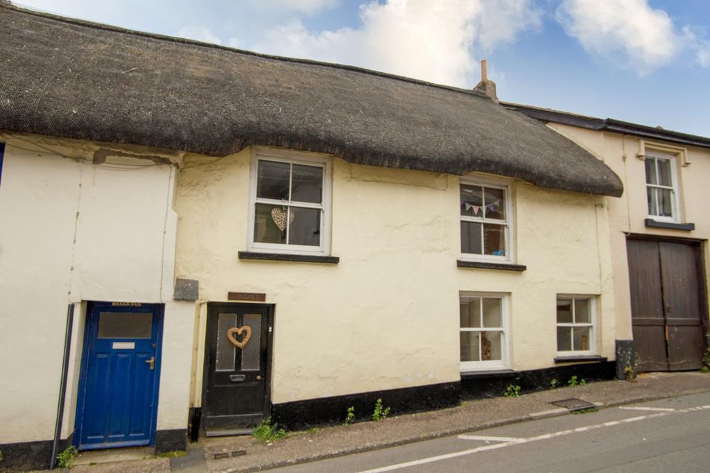 South Molton Street, Chulmleigh, EX18 3 bed cottage - £250,000