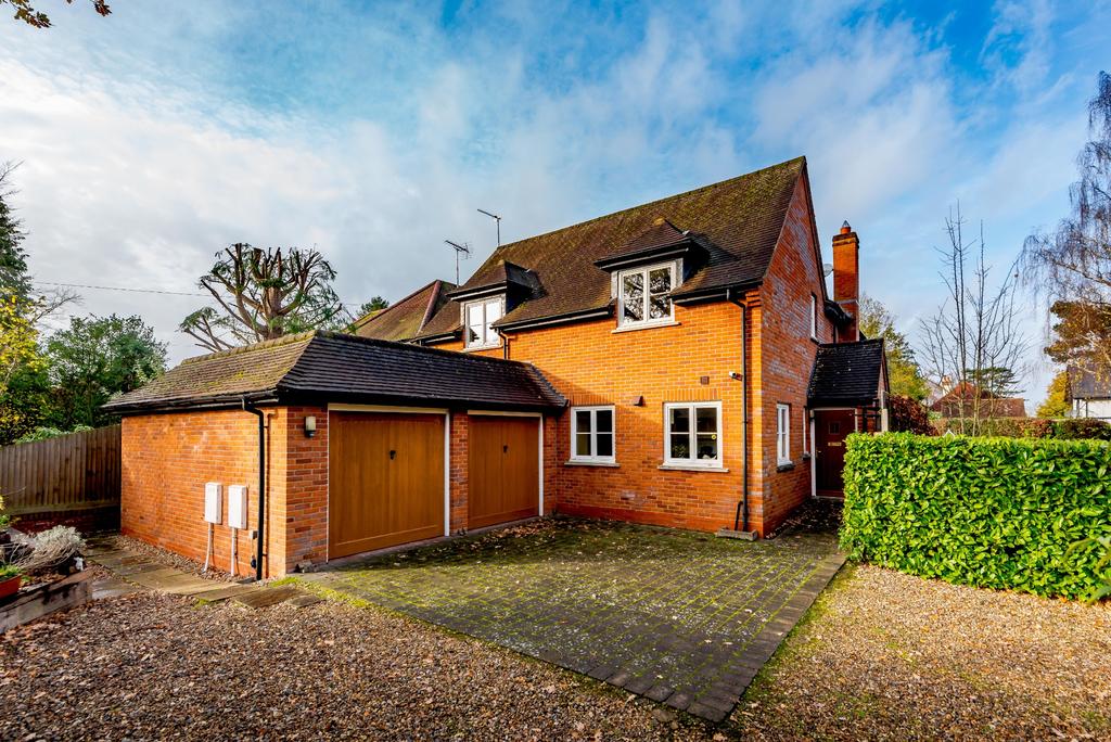 Shire Lane, Chorleywood, WD3 3 bed detached house £1,225,000