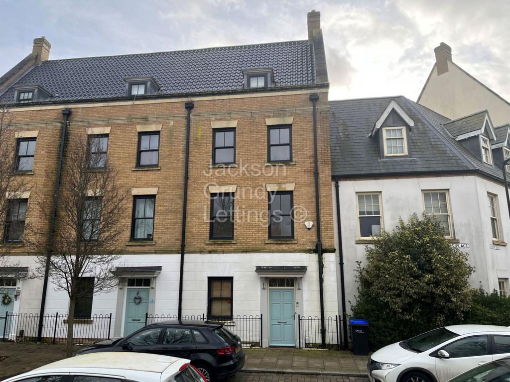 Clickers Place, Upton, Northampton NN5 4EB 5 bed townhouse to rent £1,800 pcm (£415 pw)