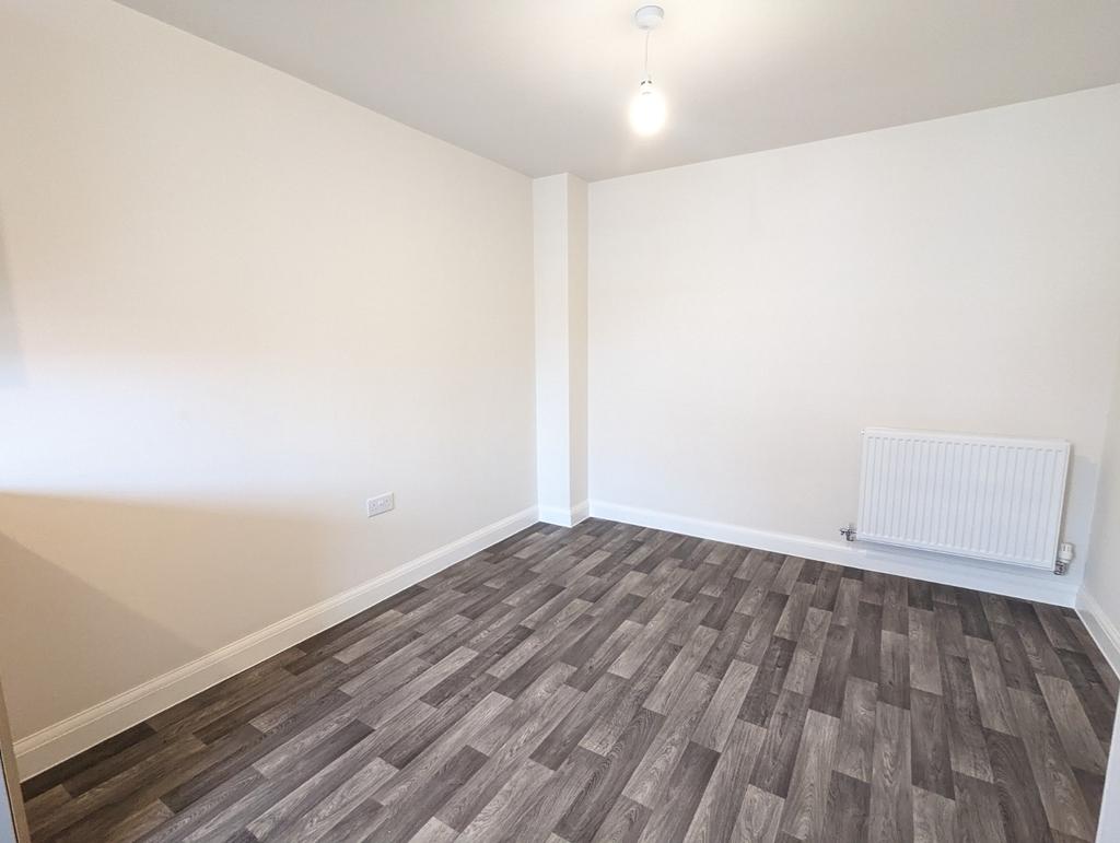 Brockhall Crescent, Barton Seagrave, NN15 4 bed detached house £1,500