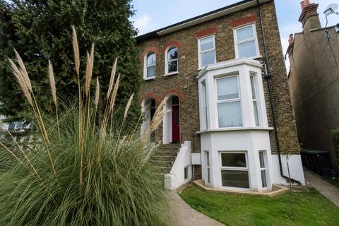1 bedroom apartment to rent, Dagnall Park, London, SE25