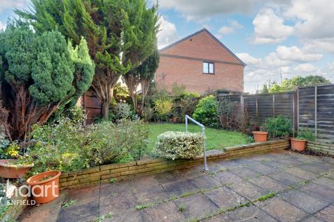 3 bedroom end of terrace house for sale - Gladbeck Way, Enfield