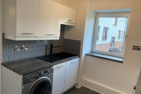 3 bedroom flat to rent, Pendeen Road, Barlanark, Glasgow, G33