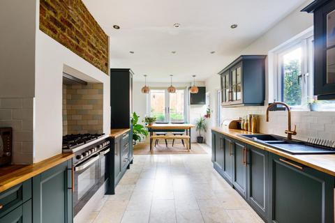 227 Malpas Road, London, SE4 1BH