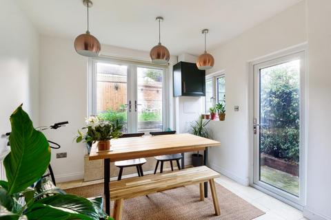 227 Malpas Road, London, SE4 1BH