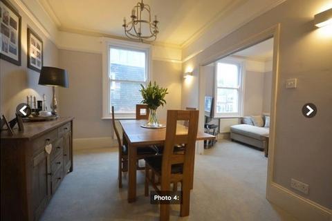 2 bedroom property to rent, The Pantiles, Tunbridge Wells