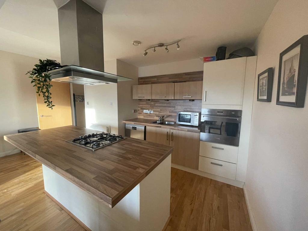 Mulberry Square, Renfrew 2 bed flat £950 pcm (£219 pw)