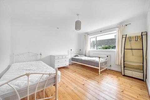 2 bedroom detached bungalow to rent - Oxford Road,  Bletchingdon,  OX5