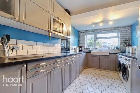27 Ridingleaze, Lawrence Weston, Bristol, BS11 0QF