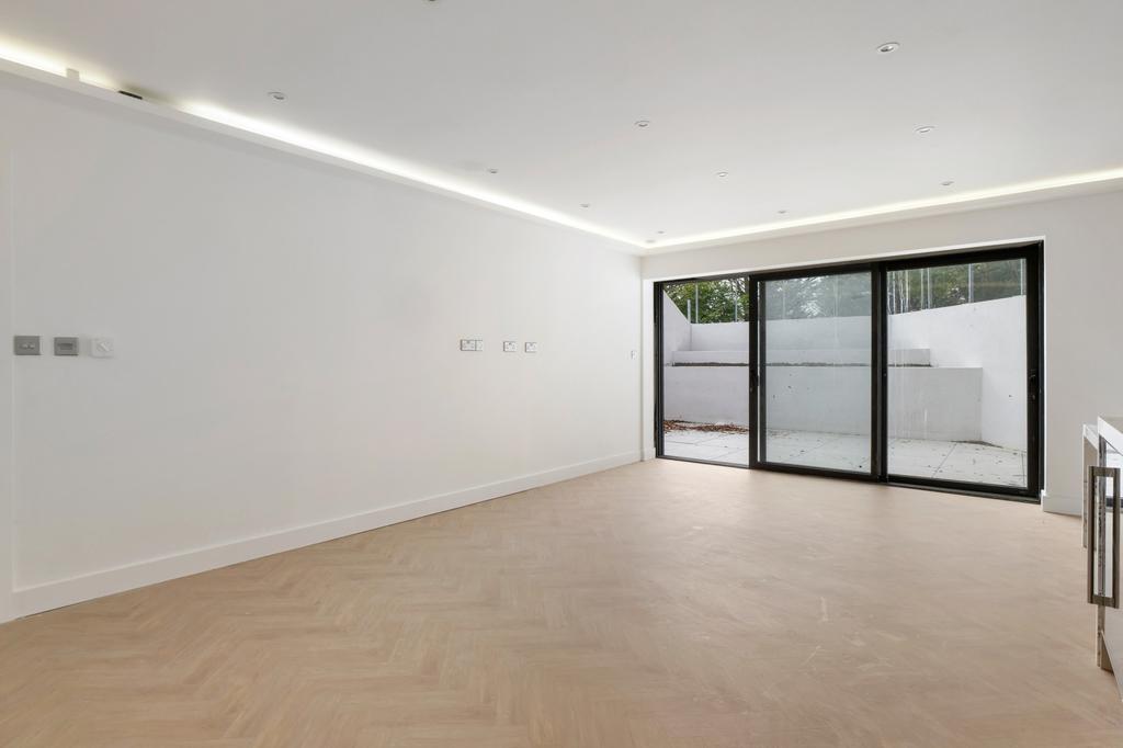 The Ridge Way, South Croydon, Surrey... 4 bed duplex £2,700 pcm (£623 pw)