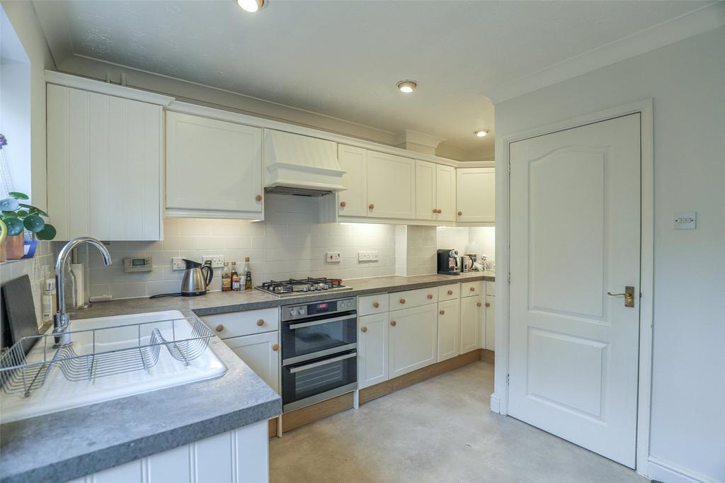 Bowes Lyon Mews, St Albans, Hertfordshire, AL3 3 bed terraced house £