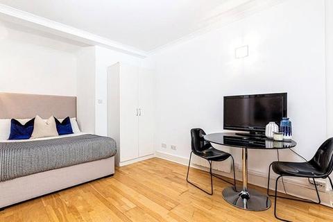 Studio to rent, Hill Street, Mayfair, W1J