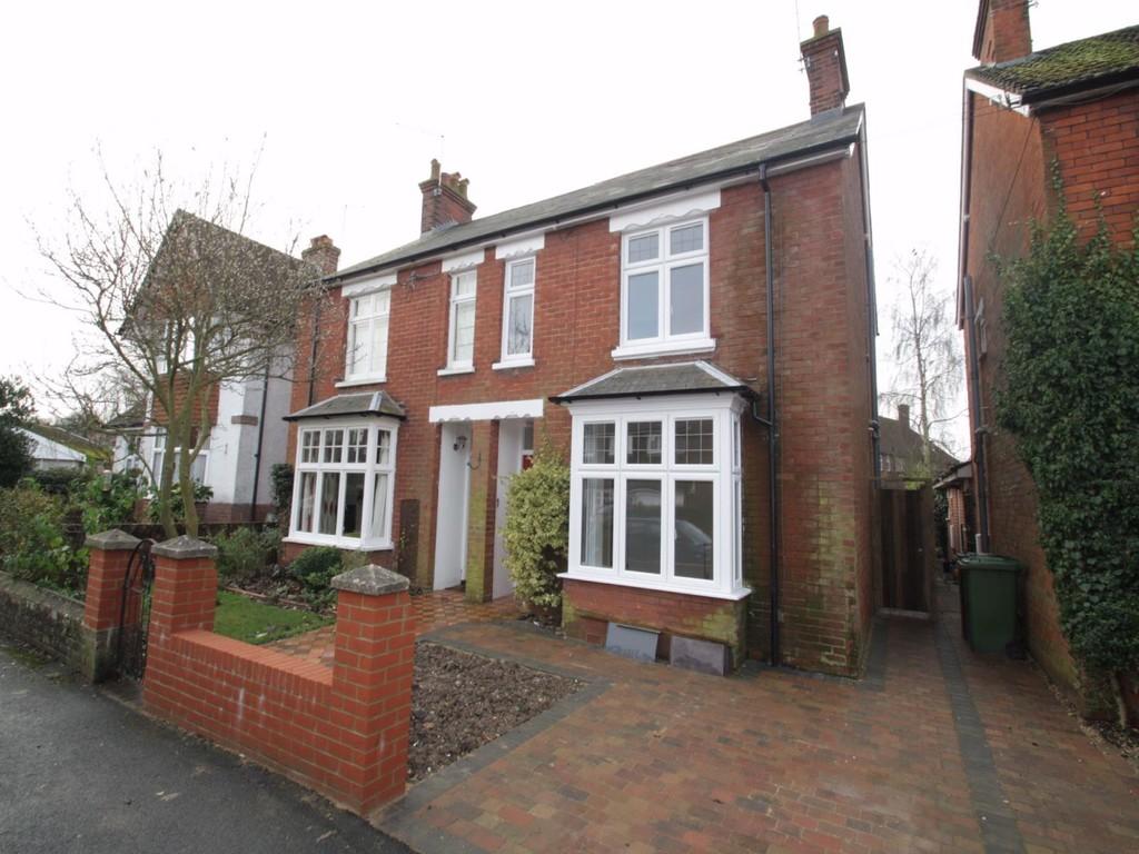 Queens Road, Alton 3 bed semidetached house £1,500 pcm (£346 pw)